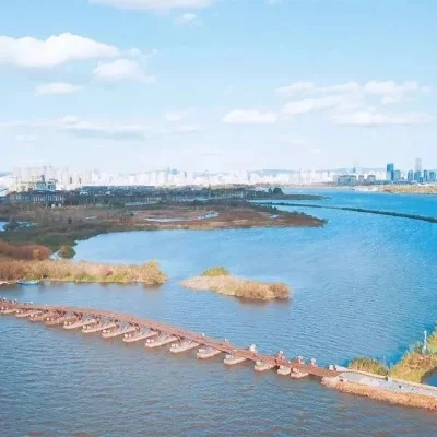 昆明城市天际线周边美景：钢浮桥、湿地公园、观景推荐