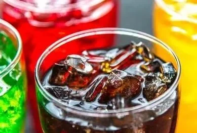 可乐和啤酒哪个热量高-可乐啤酒热量对比