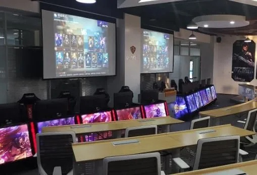江苏哪家电脑游戏学校最适合新手小白？