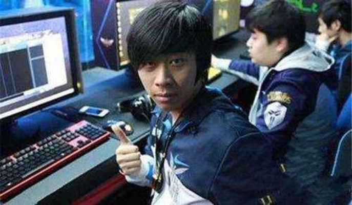 五五开是谁,他效力过哪些战队,职业生涯回顾